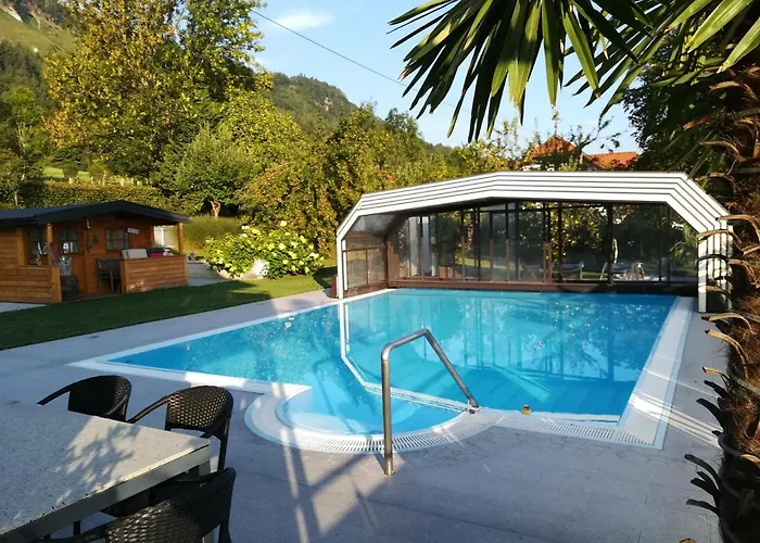 Gaestehaus Tschertou 招待所 3*